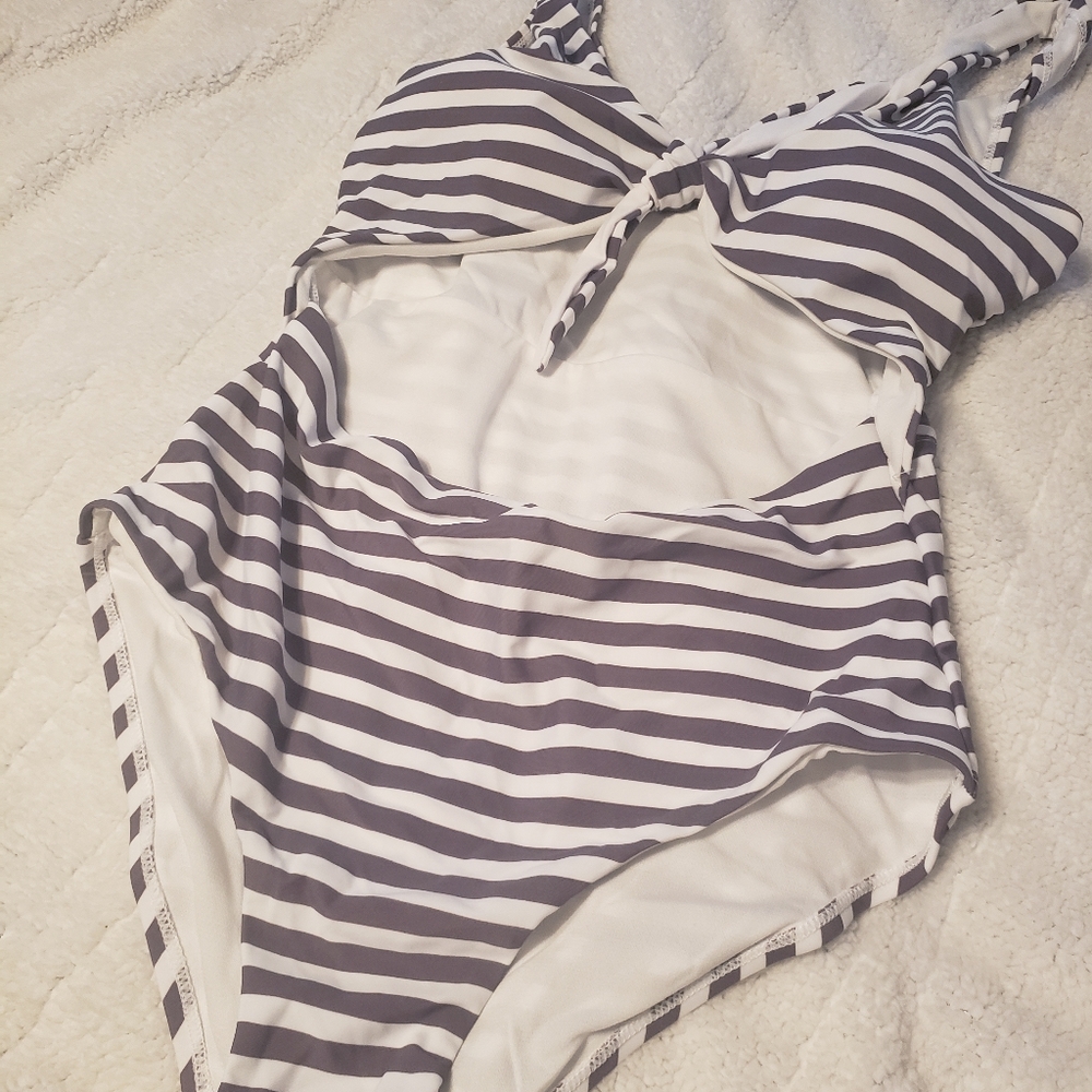 One piece swimming suit